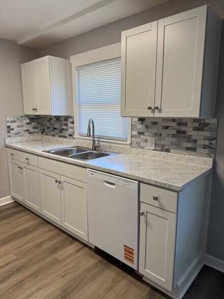 Kitchen - 110 Gilliland Ave