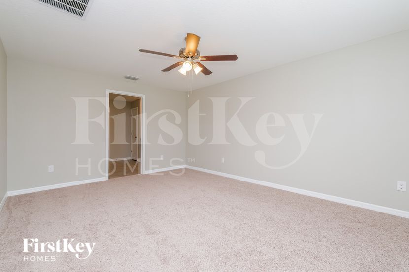 Building Photo - 6117 Tremeza Pl