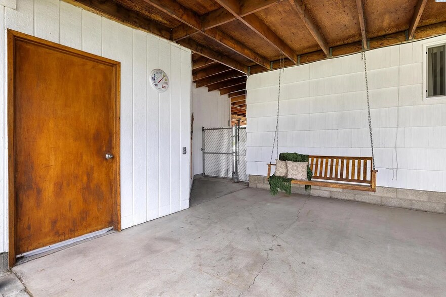 Building Photo - 318 Abert Ave