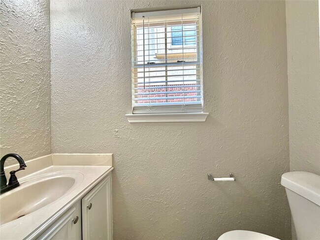 Building Photo - 6315 Laurel Bush Ln