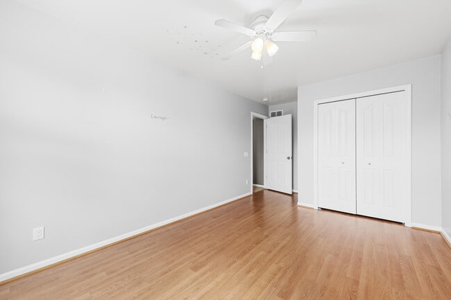 Building Photo - 47643 Ashford Dr S