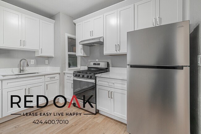 Building Photo - 4606 S Vermont Ave