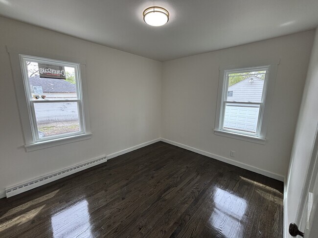 Building Photo - 621 W 44th Pl