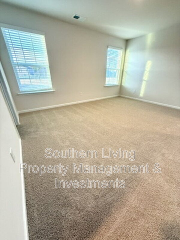 Building Photo - 1413 Secrest Cmns Dr