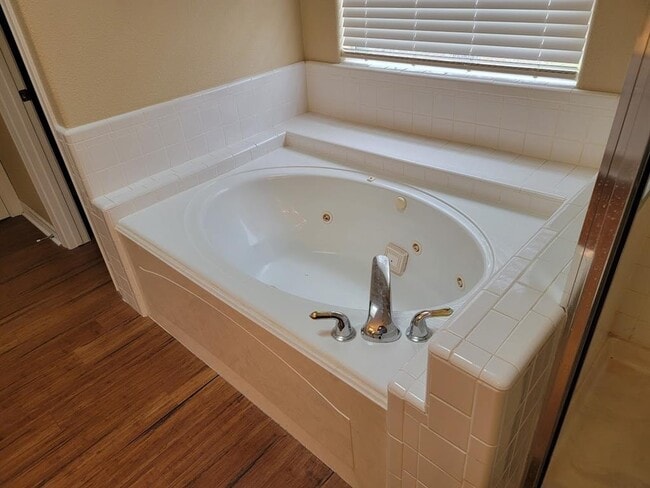 Building Photo - 10501 Hill Country Skyline