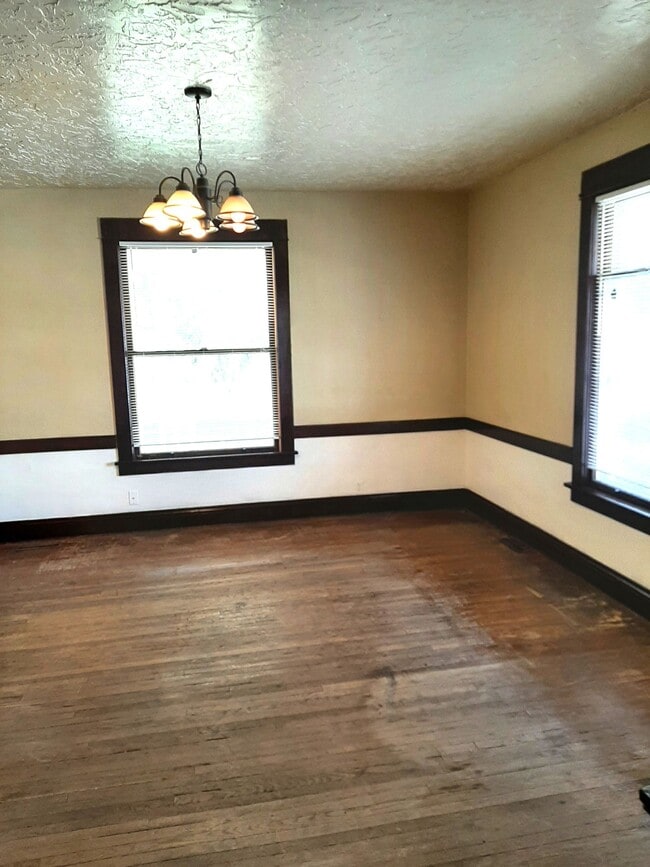 Building Photo - (1614 8th Ave)