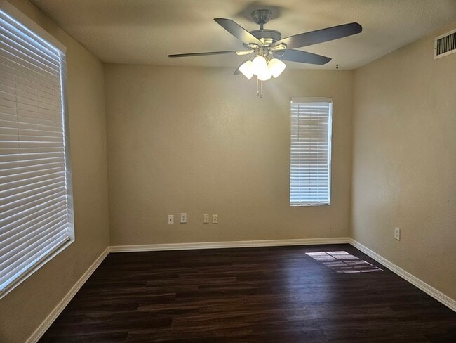 Building Photo - 1194 N Madrid Ln