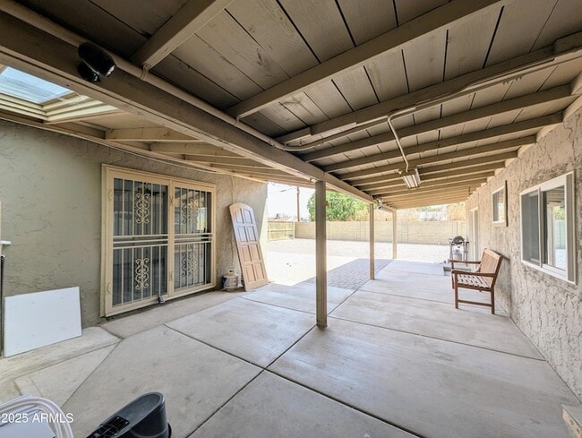 Building Photo - 2443 E Earll Dr