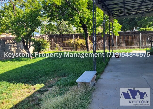Building Photo - Sunset Park Rancher 3 Bedrooms/3 Bathrooms...