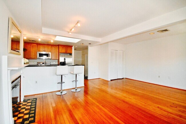 Building Photo - 32 Fairfield St