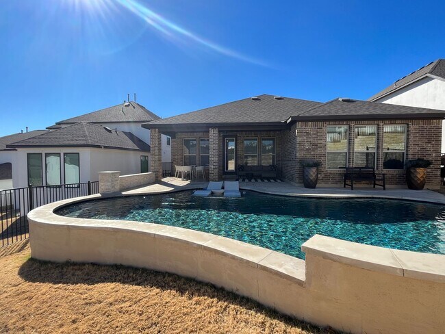 Building Photo - Beautiful 4/3 WITH PRIVATE POOL in Travisso