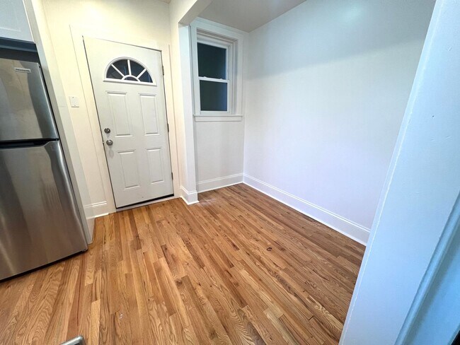 Building Photo - West Ridge Renovated Two Bedroom One Bath