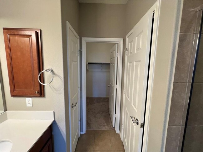 Building Photo - 16017 Hawthorne Heights Trail