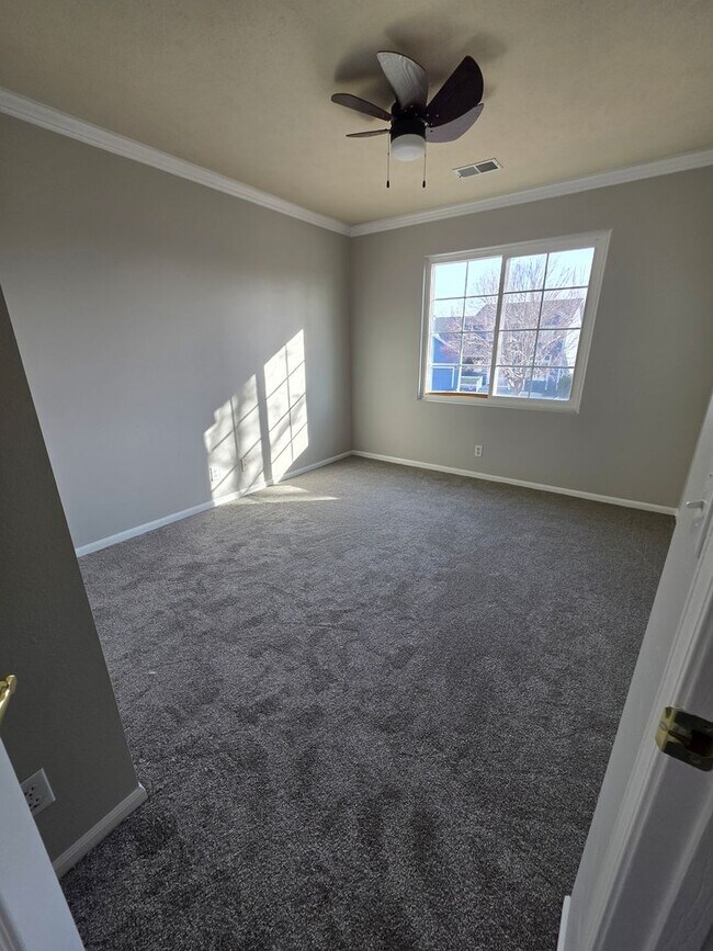 Building Photo - Primary Bedroom of Your Dreams! 3 bedroom/3 bathroom/3 car garage