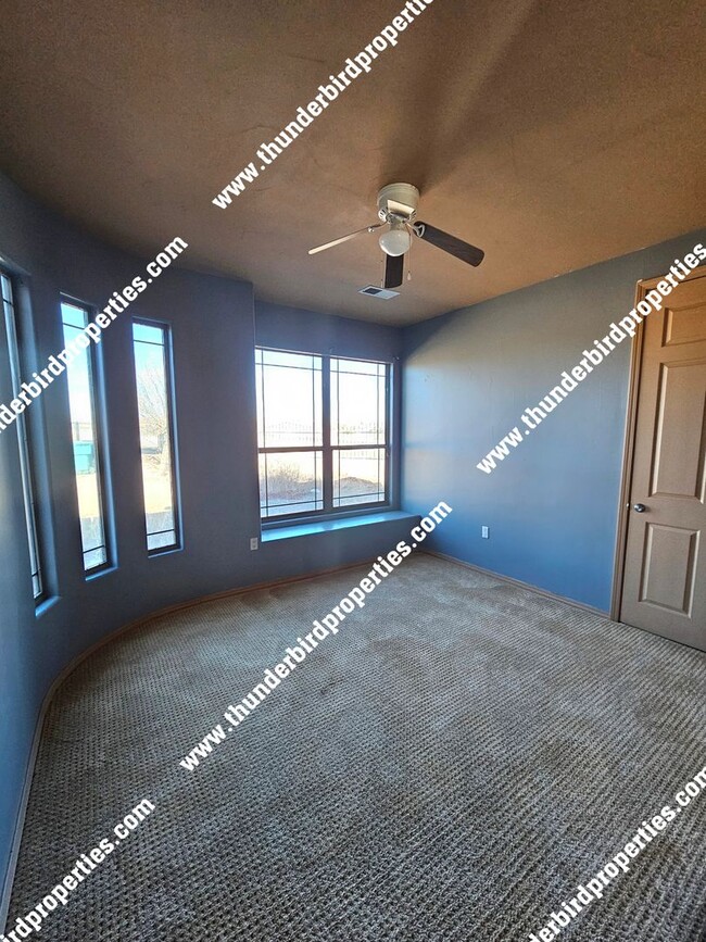 Building Photo - 4 bedrooms, 3 baths, single  story  on  We...