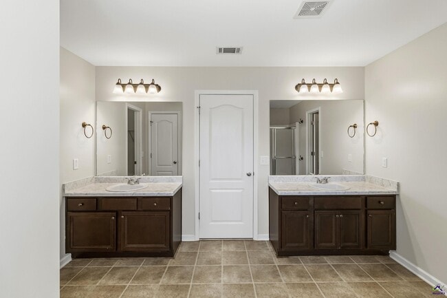 Building Photo - 100 Stoney Creek Dr