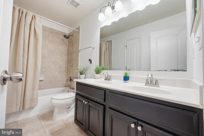 Building Photo - 11360 Sandhurst Pl