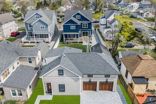 Building Photo - 502 12th Ave