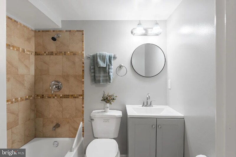 Building Photo - 2711 Edfeldt Dr