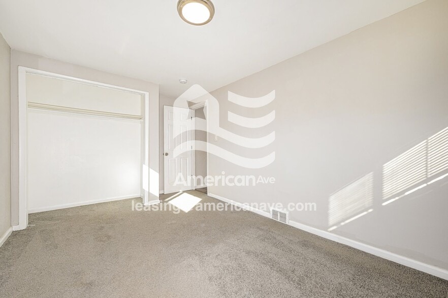 Building Photo - 401 Johnston Rd