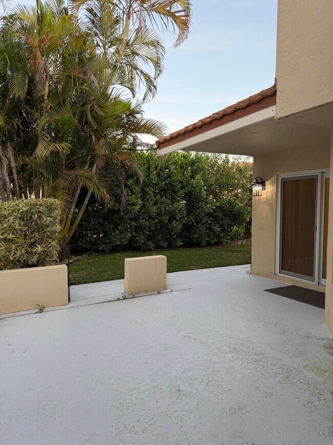 Building Photo - 1343 Lake Breeze Dr