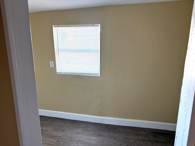 Building Photo - 803 Rushing St