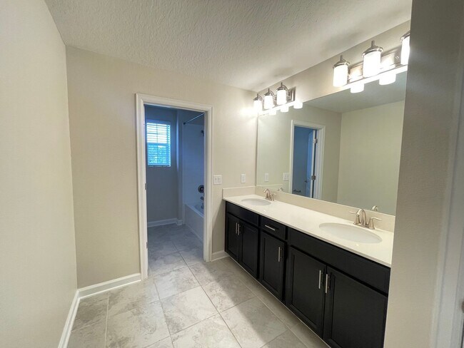 Building Photo - 10881 Longleaf Woods Dr