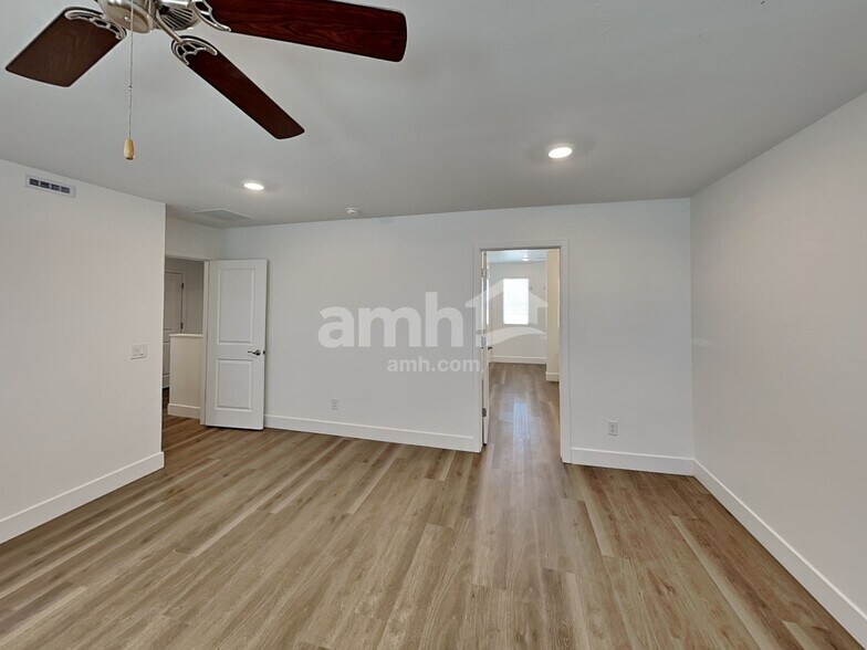 Building Photo - 9604 Harkes Dr