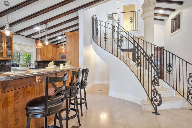 Building Photo - 800 SW 12th Ave