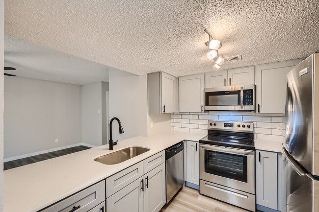 B1 Renovated - 2 Bed 2 Bath - Rise Heather Ridge