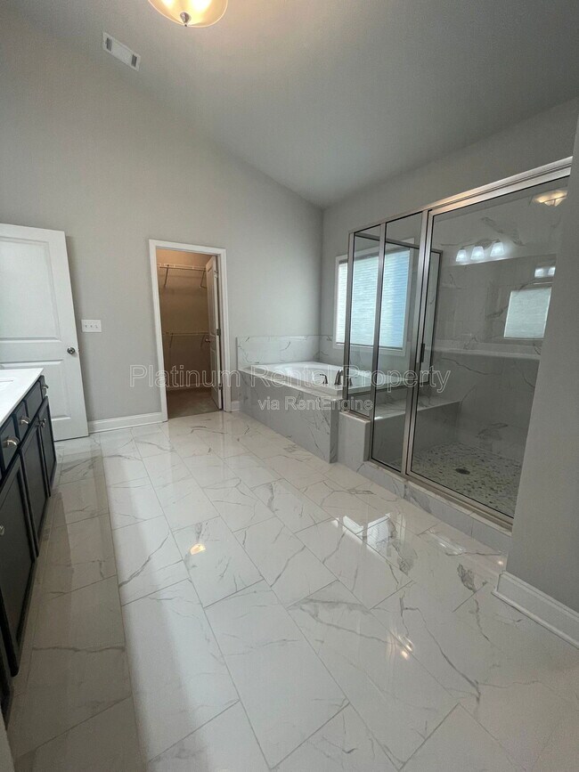 Building Photo - 8225 Crooked Crk Dr