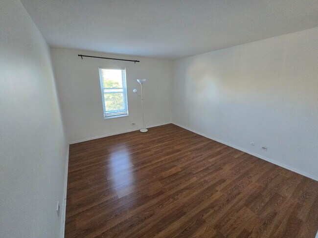 Building Photo - 5001 Carriage Way Dr