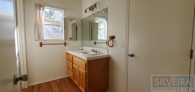 Building Photo - 2 Bedroom Santa Maria home available!