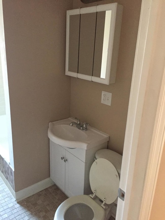 Building Photo - 4142 N Avers Ave