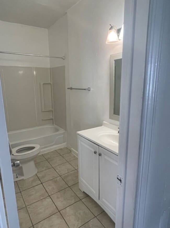 Building Photo - FOR RENT WILLOUBHY AREA!