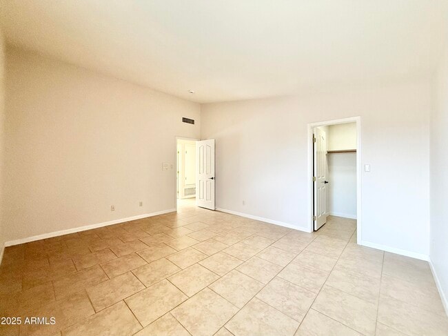 Building Photo - 2718 E Bighorn Ave