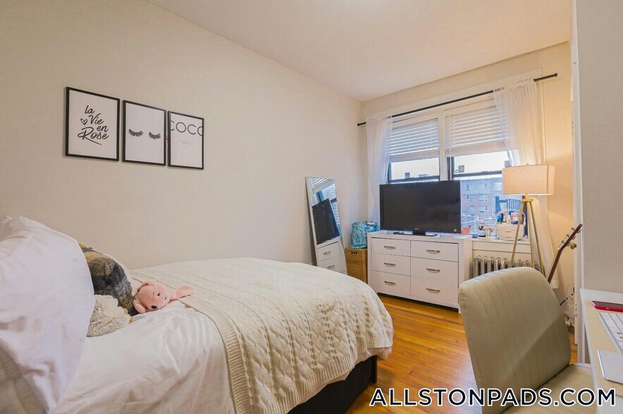 Building Photo - 11 Gorham St