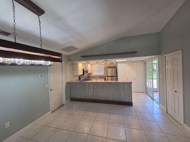 Building Photo - "Charming 2-Bed, 2-Bath North Port Retreat with Gleaming Hardwood Floors!"