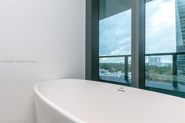 Building Photo - 1451 Brickell Ave