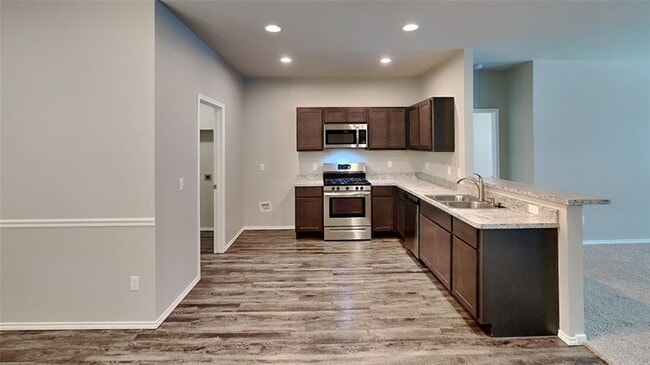 Building Photo - 332 Blue Dr