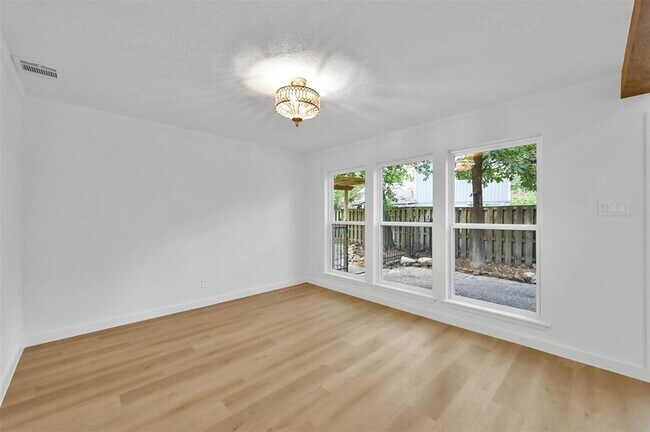 Building Photo - 11612 Timberwild St