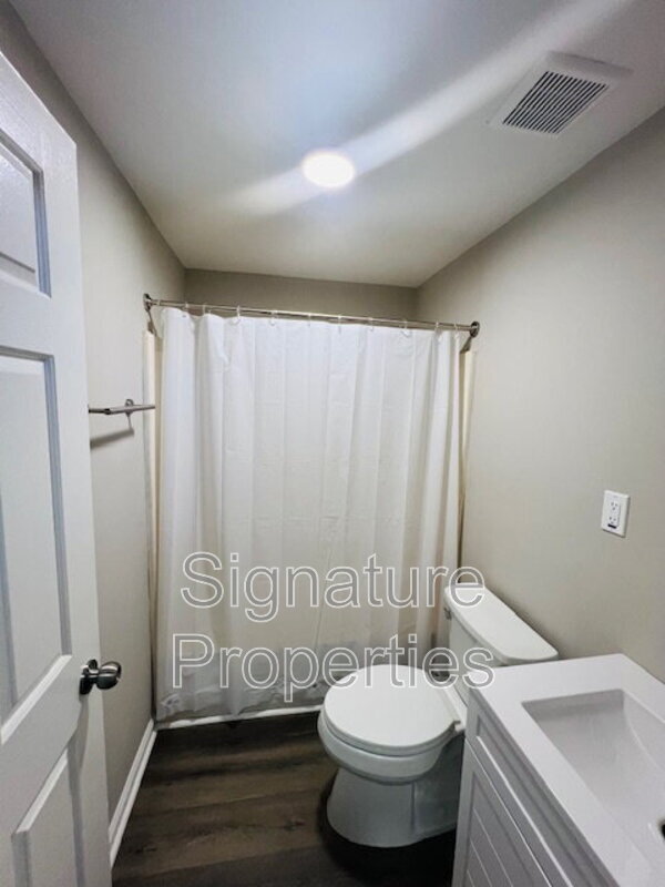 Building Photo - 22 Bollingbrook St