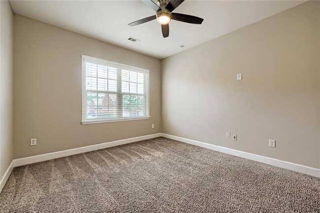 Building Photo - 2464 Norwood Dr SE