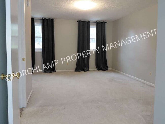 Building Photo - 3045 Chaminade Ct SW