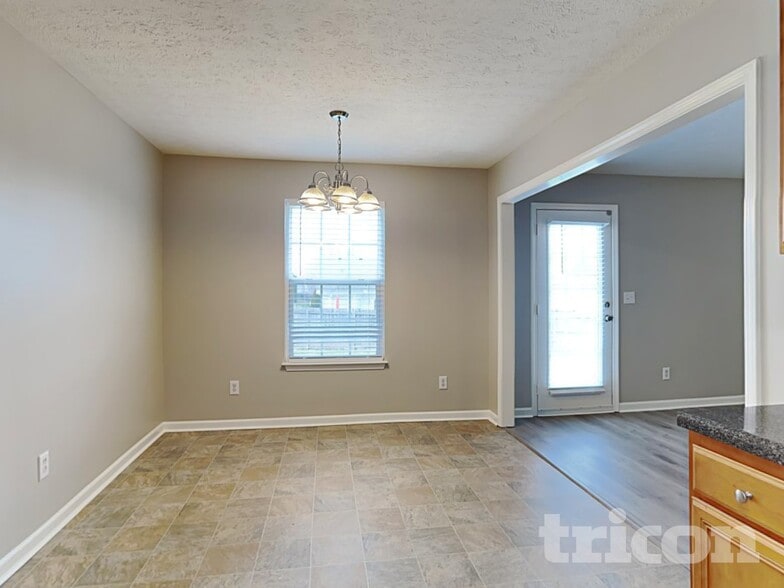 Building Photo - 1811 Packard Ct