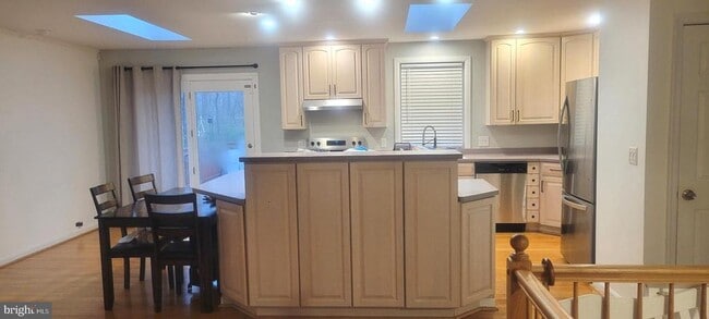 Building Photo - 2133 Hallmark Dr