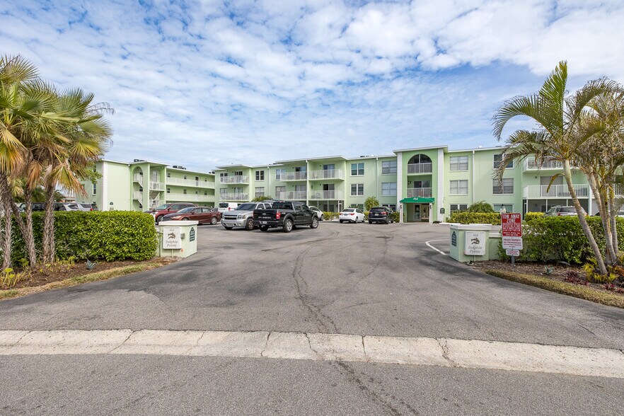 Building Photo - 464 N Paula Dr