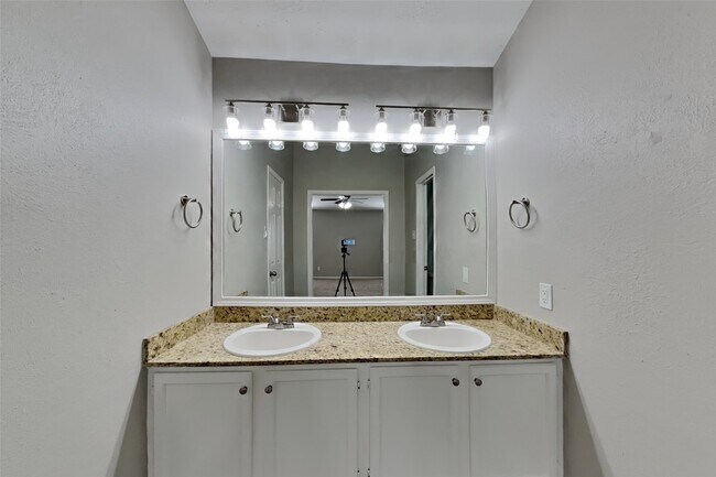 Building Photo - 8415 Sparkling Springs Dr