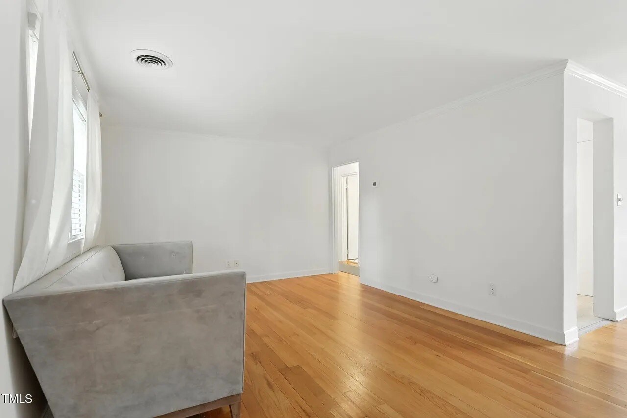 Building Photo - Room in Condo on Smallwood Dr