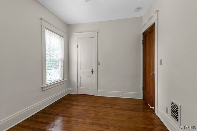 Building Photo - 1384 Amherst St